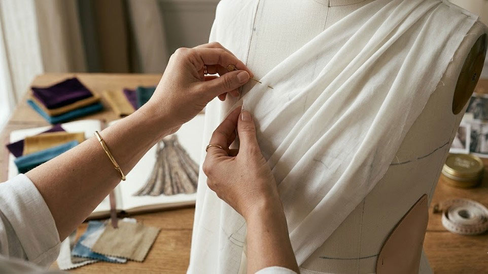 تکنیک درپینگ و مولاژ سهبعدی روی مانکن در خیاطی ژورنالی
